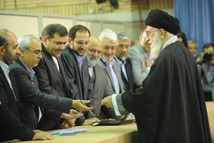 حضور مقام معظم رهبری در پای صندوق دومین مرحله از نهمین دوره انتخابات مجلس شورای اسلامی